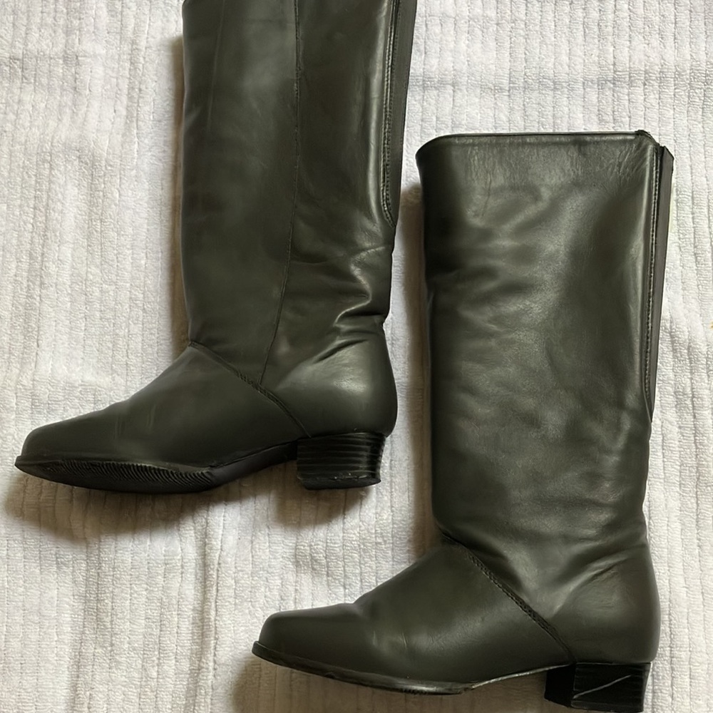 Regence gray leather boots